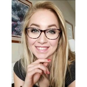 Meet your Posher, Hillary